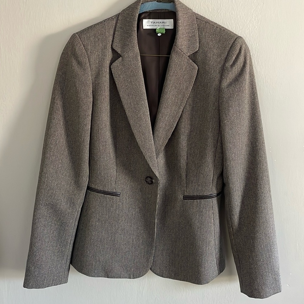 Tahari blazer jacket suit
